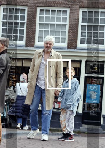 Amsterdam 2 oktober 2021
Ruud de Wild met zijn dochter Teddy  aan het winkelen in de 9 straatjes