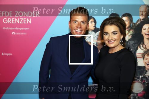 Amsterdam 11 oktober 2021
Premiere Liefde zonder grenzenin Tuschinski met in de hoofdrol Yolanthe Cabau v Kasbergen Jim Bakkum Soy Kroon Abbey Hoes  Hajo Bruins en Peggy Vrijens , John de Bever kwam met zijn Partner Cees en Sieneke met een kennis