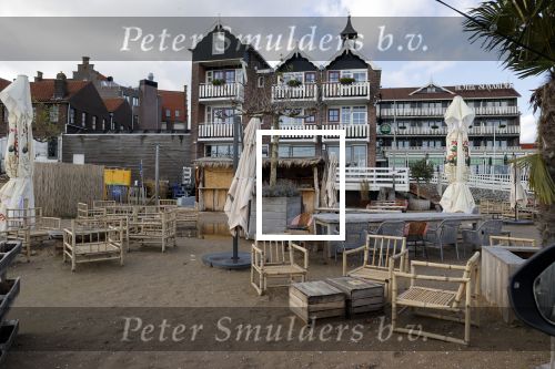 Volendam 12 oktober 2021
Strandtent Simon Keizer op parkeerplaats Hotel Spaander