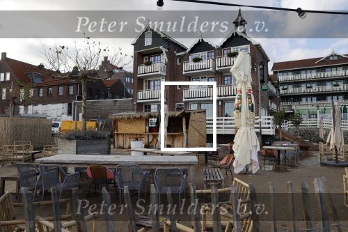 Volendam 12 oktober 2021
Strandtent Simon Keizer op parkeerplaats Hotel Spaander