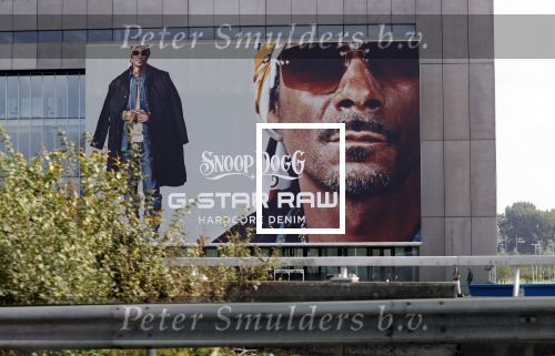 Amsterdam 16 april 2021
Snoop Dogg reclame abri op het pand van GSTAR RAW
