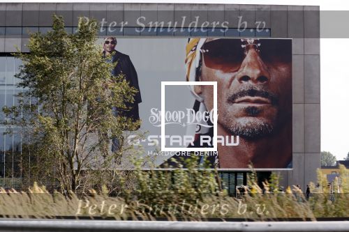 Amsterdam 16 april 2021
Snoop Dogg reclame abri op het pand van GSTAR RAW