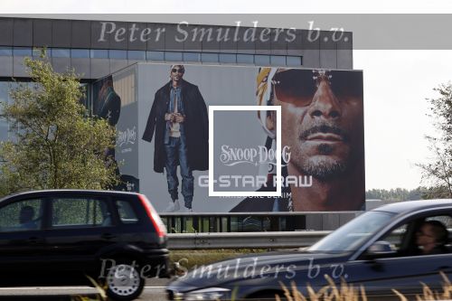 Amsterdam 16 april 2021
Snoop Dogg reclame abri op het pand van GSTAR RAW