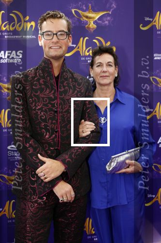 Scheveningen 26 september 2021
Premiere Aladdin in het circustheater. Splinter Chabot met zijn moeder
