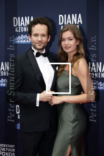 Amsterdam 12 september 2021
Premiere Diana en zonen in het deLaMar theater.
Steven Roox met partner Dewy Vlaardingerbroek