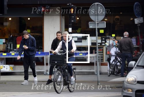 Amsterdam 1 september 2021
Suze Mens fietsend in Amsterdam zuid.