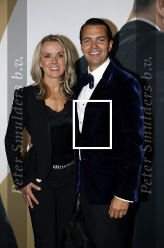 Amsterdam 28 september 2021
Premiere James Bond in Tuschinski. Michiel Mol en zijn vrouw Marlous met schoonzus Suze Mens en haar man Emiel de Sevren