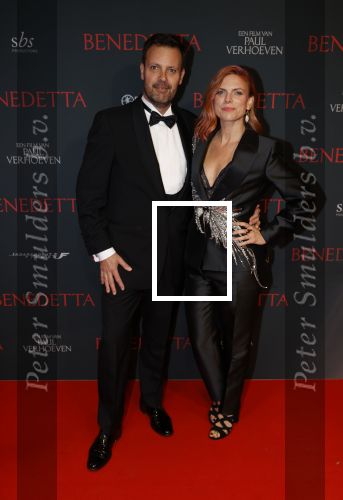Amsterdam 12 oktober 2021
Premiere Benedetta  in Tuschinski. paul Verhoeven is de regisseur. Tamara Brinkman met partner