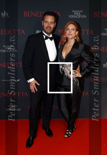 Amsterdam 12 oktober 2021
Premiere Benedetta  in Tuschinski. paul Verhoeven is de regisseur. Tamara Brinkman met partner