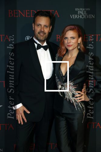 Amsterdam 12 oktober 2021
Premiere Benedetta  in Tuschinski. paul Verhoeven is de regisseur. Tamara Brinkman met partner