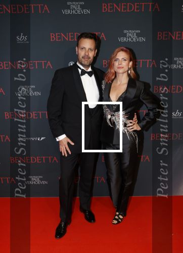 Amsterdam 12 oktober 2021
Premiere Benedetta  in Tuschinski. paul Verhoeven is de regisseur. Tamara Brinkman met partner
