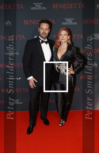 Amsterdam 12 oktober 2021
Premiere Benedetta  in Tuschinski. paul Verhoeven is de regisseur. Tamara Brinkman met partner