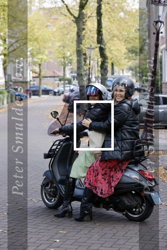 Amsterdam 11 oktober 2021
Presentatie fit platform van Antje Monteiro fit at home health & lifestyle. Chimene v Oosterhout en tanja Jess kwamen op vespa scooter