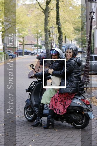 Amsterdam 11 oktober 2021
Presentatie fit platform van Antje Monteiro fit at home health & lifestyle. Chimene v Oosterhout en tanja Jess kwamen op vespa scooter