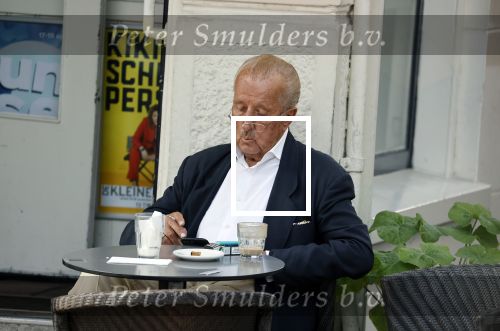 Amsterdam 17 september 2021
Theo Hiddema op terras en wandelend naar zijn huis