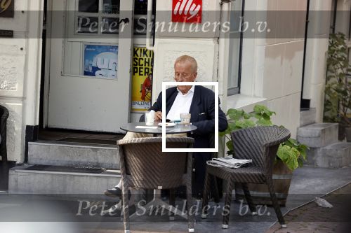 Amsterdam 17 september 2021
Theo Hiddema op terras en wandelend naar zijn huis