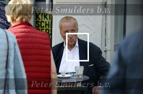 Amsterdam 17 september 2021
Theo Hiddema op terras en wandelend naar zijn huis