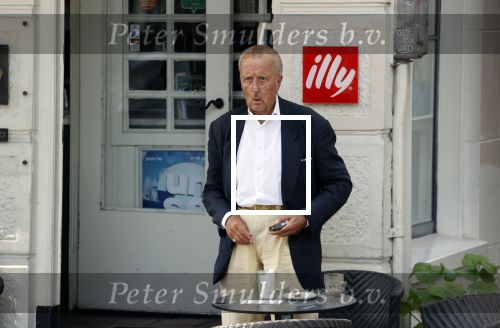 Amsterdam 17 september 2021
Theo Hiddema op terras en wandelend naar zijn huis