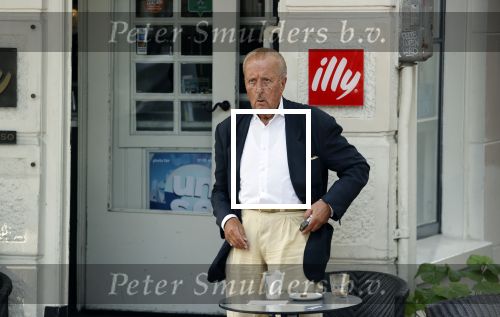 Amsterdam 17 september 2021
Theo Hiddema op terras en wandelend naar zijn huis