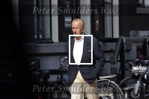 Amsterdam 17 september 2021
Theo Hiddema op terras en wandelend naar zijn huis