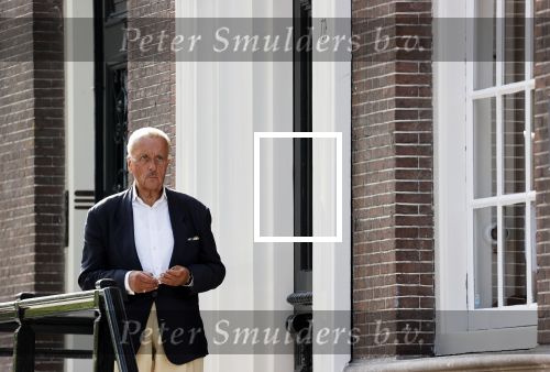 Amsterdam 17 september 2021
Theo Hiddema op terras en wandelend naar zijn huis