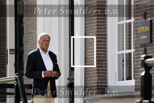 Amsterdam 17 september 2021
Theo Hiddema op terras en wandelend naar zijn huis