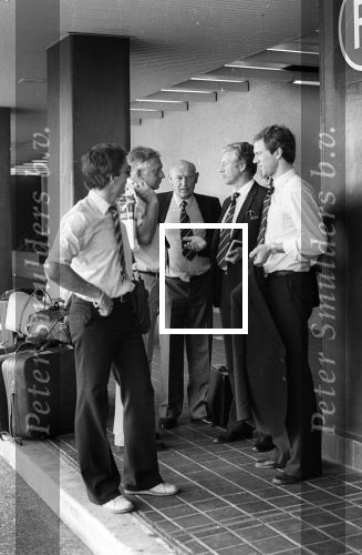 Miami, 5 Juni 1981
Jan v Beveren samen met Petra v Beveren  bij Vliegveld Miami met o.a. Huub Stevens Ton v Schijndel Carel v d Brekel Willy v d Kuijlen Adrie v Kraaij Drs. A. Groeneveld