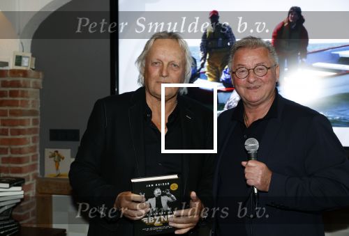Volendam 12 oktober 2021
Boekpresentatie Jan Keizer bij Hotel Spaander in Volendam . Alle oude bendleden van BZN zijn aanwezig zoals Annie Schilder Carola Smit Jan Tuijp Jack Veerman Thomas Tol Dick Plat