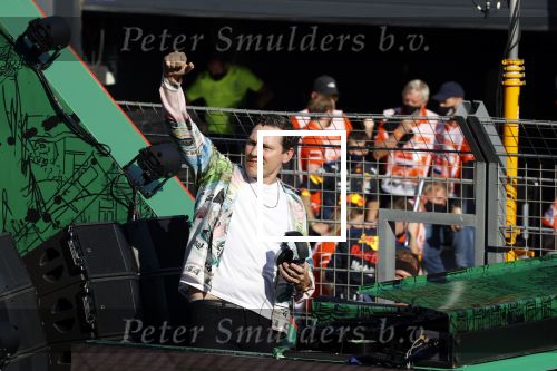 Zandvoort 5 september 2021
Dj Tiesto treedt op na de GP van Nederland . De wagen waar jij opstaat is ontworpen / kunstuk van Joseph Klibansky