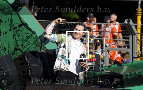 Zandvoort 5 september 2021
Dj Tiesto treedt op na de GP van Nederland . De wagen waar jij opstaat is ontworpen / kunstuk van Joseph Klibansky