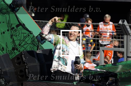 Zandvoort 5 september 2021
Dj Tiesto treedt op na de GP van Nederland . De wagen waar jij opstaat is ontworpen / kunstuk van Joseph Klibansky