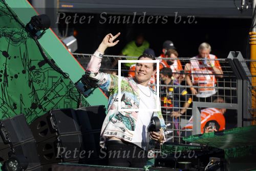 Zandvoort 5 september 2021
Dj Tiesto treedt op na de GP van Nederland . De wagen waar jij opstaat is ontworpen / kunstuk van Joseph Klibansky