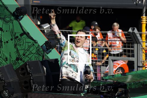 Zandvoort 5 september 2021
Dj Tiesto treedt op na de GP van Nederland . De wagen waar jij opstaat is ontworpen / kunstuk van Joseph Klibansky