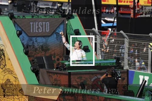 Zandvoort 5 september 2021
Dj Tiesto treedt op na de GP van Nederland . De wagen waar jij opstaat is ontworpen / kunstuk van Joseph Klibansky