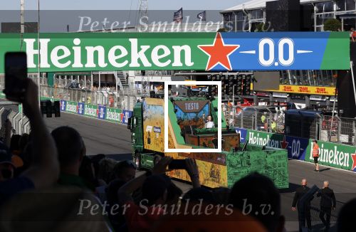 Zandvoort 5 september 2021
Dj Tiesto treedt op na de GP van Nederland . De wagen waar jij opstaat is ontworpen / kunstuk van Joseph Klibansky