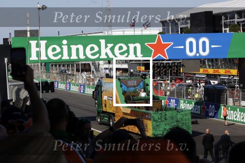 Zandvoort 5 september 2021
Dj Tiesto treedt op na de GP van Nederland . De wagen waar jij opstaat is ontworpen / kunstuk van Joseph Klibansky
