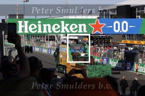 Zandvoort 5 september 2021
Dj Tiesto treedt op na de GP van Nederland . De wagen waar jij opstaat is ontworpen / kunstuk van Joseph Klibansky