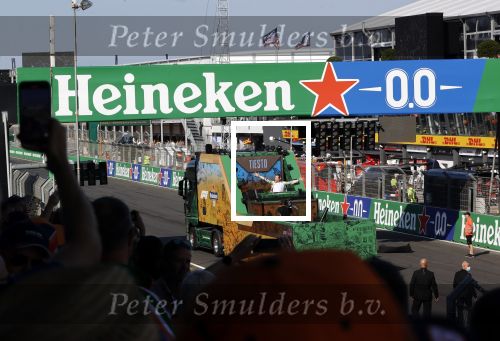 Zandvoort 5 september 2021
Dj Tiesto treedt op na de GP van Nederland . De wagen waar jij opstaat is ontworpen / kunstuk van Joseph Klibansky