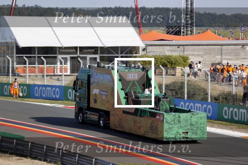 Zandvoort 5 september 2021
Dj Tiesto treedt op na de GP van Nederland . De wagen waar jij opstaat is ontworpen / kunstuk van Joseph Klibansky