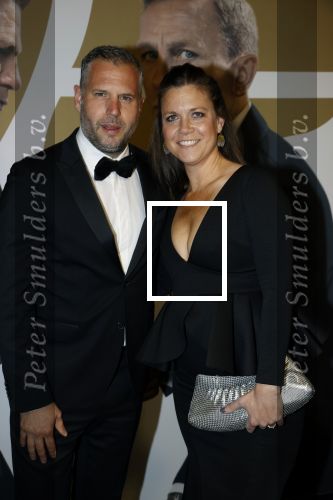 Amsterdam 28 september 2021
Premiere James Bond in Tuschinski. Tijl Beckand met partner
