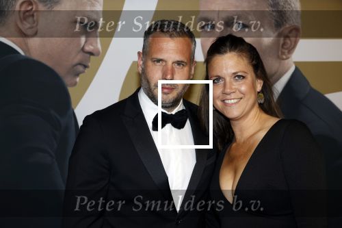 Amsterdam 28 september 2021
Premiere James Bond in Tuschinski. Tijl Beckand met partner