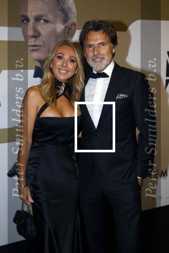 Amsterdam 28 september 2021
Premiere James Bond in Tuschinski. Toine v Peperstraten met zijn vriendin
