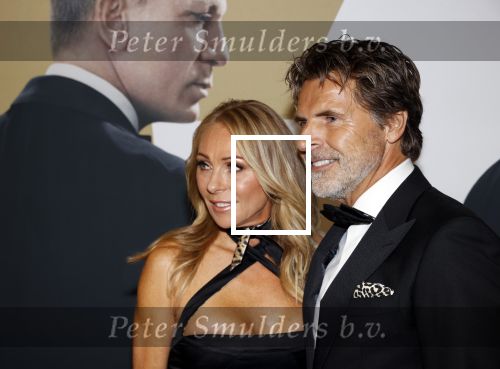 Amsterdam 28 september 2021
Premiere James Bond in Tuschinski. Toine v Peperstraten met zijn vriendin