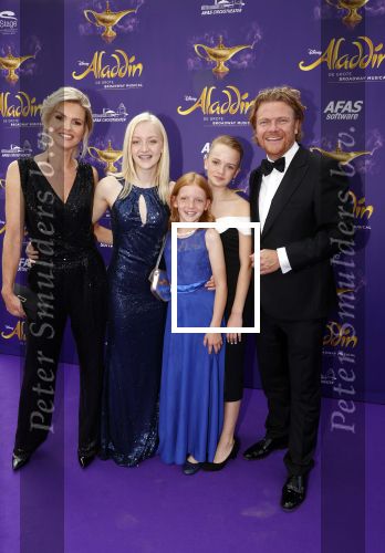 Scheveningen 26 september 2021
Premiere Aladdin in het circustheater. Bastiaan ragas en zijn vrouw Tooske met hun kinderen