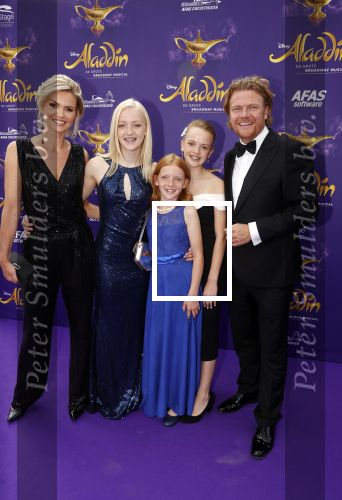 Scheveningen 26 september 2021
Premiere Aladdin in het circustheater. Bastiaan ragas en zijn vrouw Tooske met hun kinderen