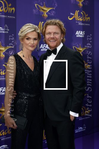 Scheveningen 26 september 2021
Premiere Aladdin in het circustheater. Bastiaan ragas en zijn vrouw Tooske met hun kinderen