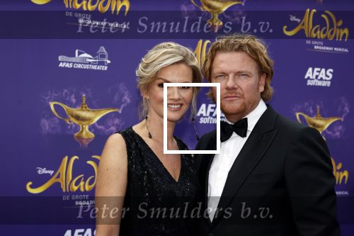 Scheveningen 26 september 2021
Premiere Aladdin in het circustheater. Bastiaan ragas en zijn vrouw Tooske met hun kinderen