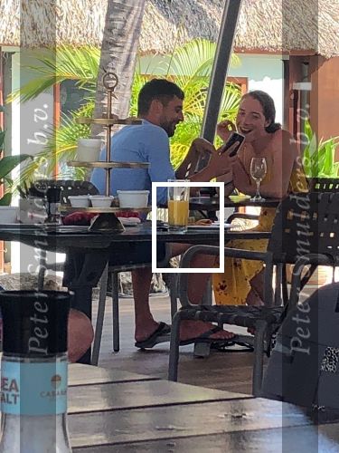 Curacao 13 oktober 2021
First dates  barmaan Victor Abeln met zijn nieuwe vriendin bij Kontiki beach .