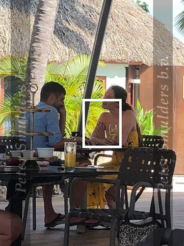 Curacao 13 oktober 2021
First dates  barmaan Victor Abeln met zijn nieuwe vriendin bij Kontiki beach .