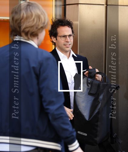 Amsterdam 20 september 2021
Victor Mids heeft weer opnames voor zijn programma Mindfuck. Hier zijn ze op de pc hooftstraat bij Oger
